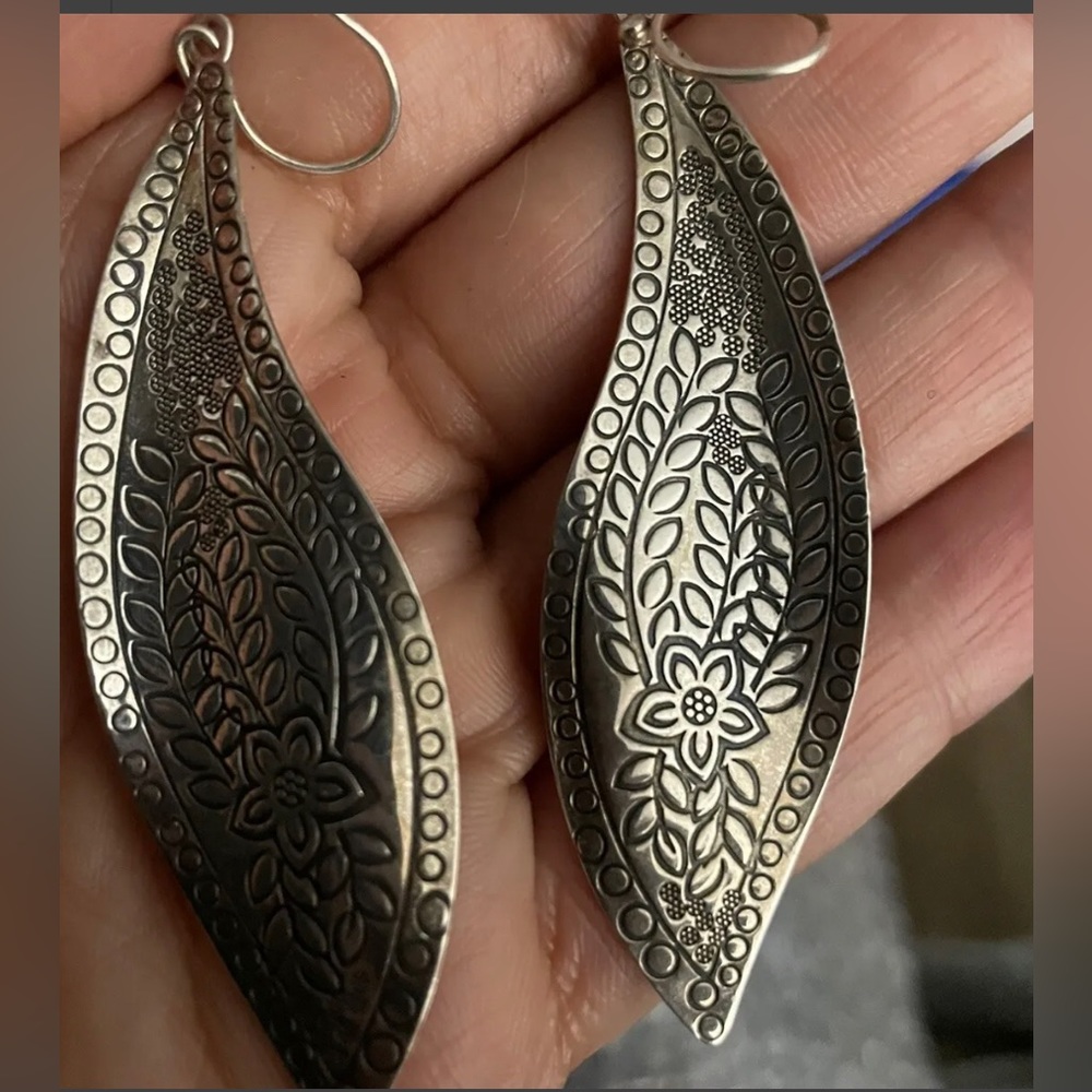 Silpada W2281 FREESTYLE Engraved Floral Leaf Sterling Silver Drop Earrings long